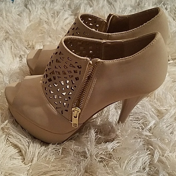 New laser cut tan heels size 7 - Picture 5 of 5
